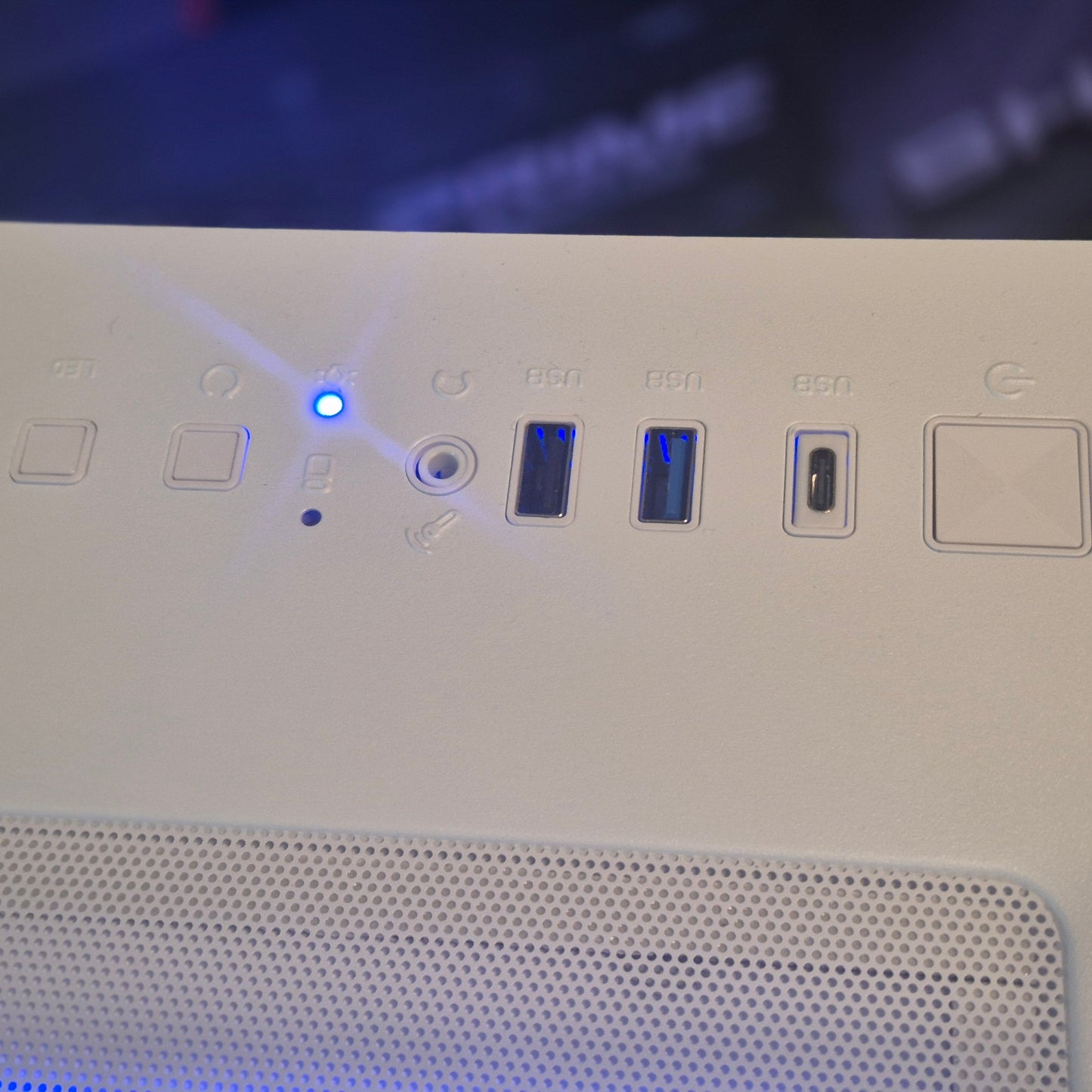 Roman Hills PC — Pegasus Series (White Steel Legend)